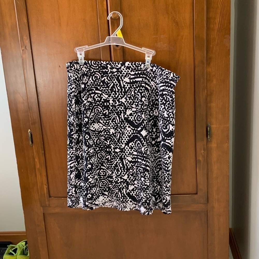 Chico’s lace laser cut skirt lined elastic waist L-23 in chicos size 2=12